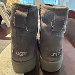 UGGS